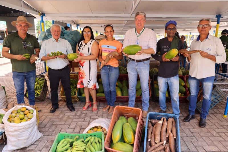 Alimentos do Compra Direta são entregues no CRAS de Vale do Sol